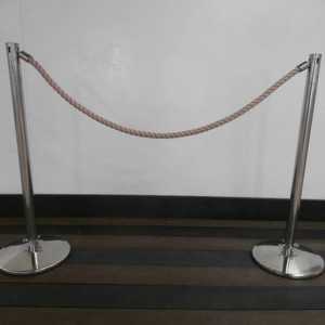 Keyhole Rope And Post Barriers